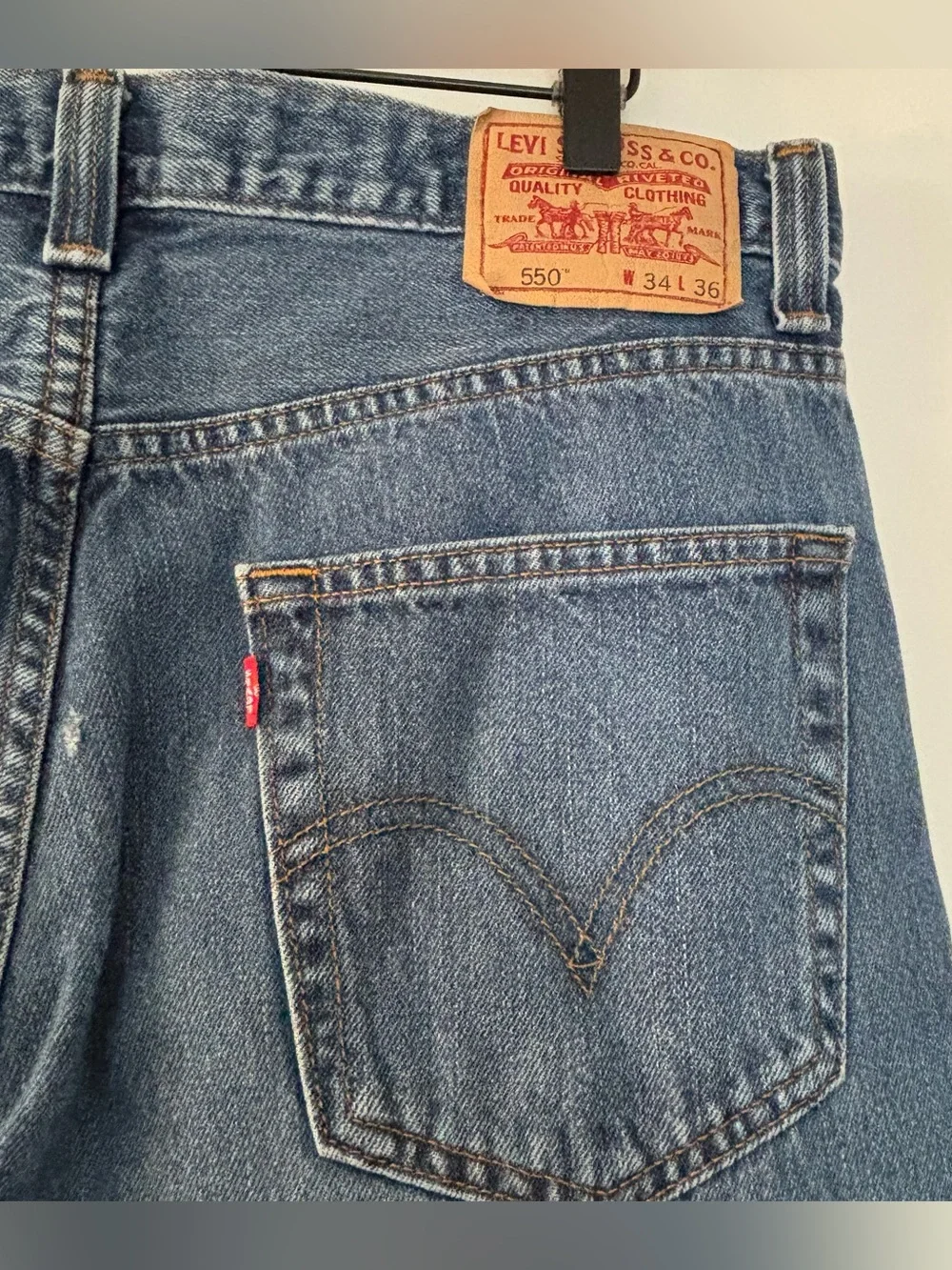 Levi’s 550 relaxed fit 34x36 men’s medium wash tapered